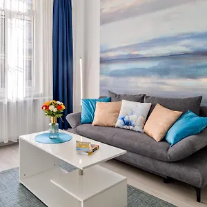Oasis 2 Bd Apartment
