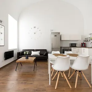 B17 Bajcsy Apartment
